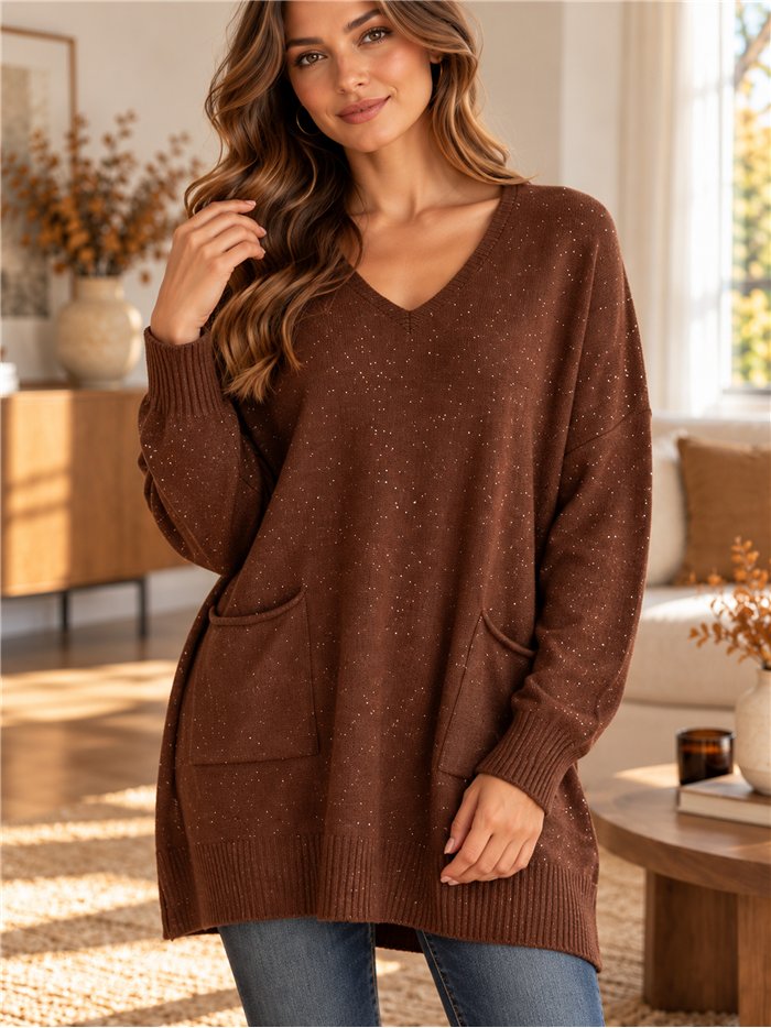 Suéter oversized com decote em V, lantejoulas e bolsos.