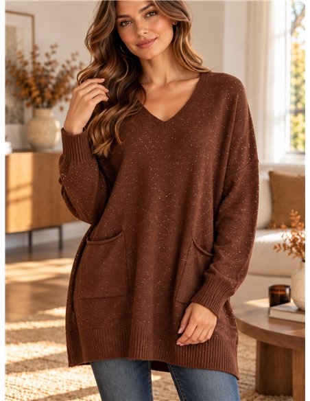 Suéter oversized com decote em V, lantejoulas e bolsos.