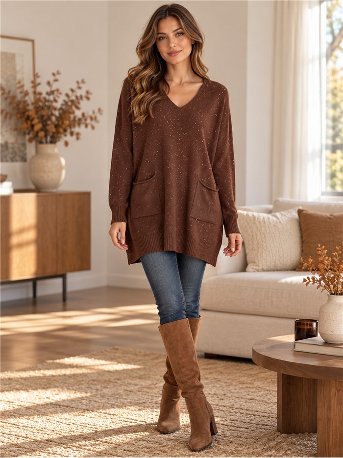 Suéter oversized com decote em V, lantejoulas e bolsos.