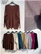 Suéter oversized com decote em V, lantejoulas e bolsos.