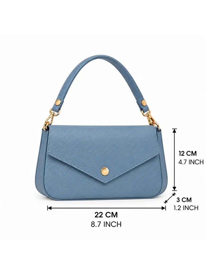 Mini bolsa estilo envelope com corrente dourada