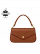 Mini bolsa estilo envelope em couro com corrente dourada