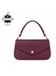 Mini bolsa estilo envelope em couro com corrente dourada