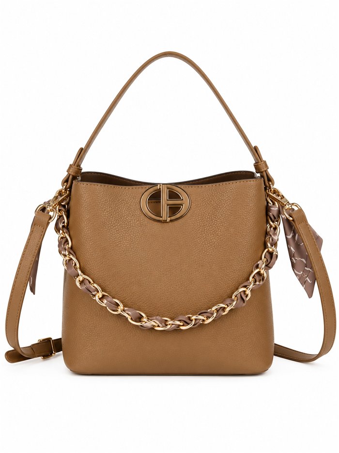 Bolso cubo con cadena decorativa y bandolera