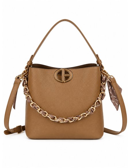 Bolso cubo con cadena decorativa y bandolera