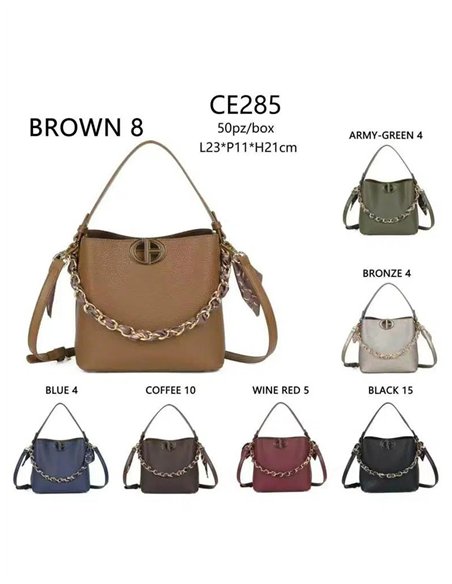 Bolso cubo con cadena decorativa y bandolera