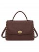 Bolsa com aba e tachas laterais