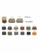 Bolsa com aba e tachas laterais