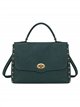 Bolsa com aba e tachas laterais
