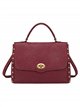Bolsa com aba e tachas laterais