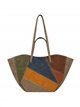 Borsa shopper con patchwork geometrico e beauty case integrato.