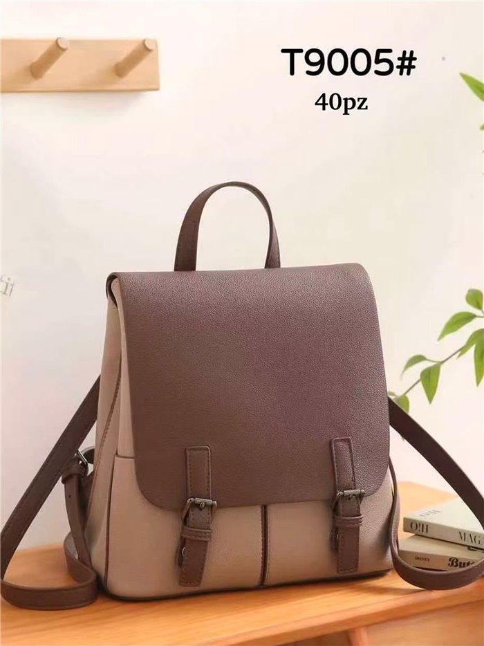 Zweifarbiger Rucksack mit Überschlagklappe und Doppelschnalle