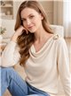 Pullover mit drapiertem Kragen und Brosche