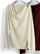 Pullover mit drapiertem Kragen und Brosche