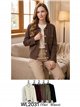 Strickjacke mit Taschen und Schmuckknöpfen