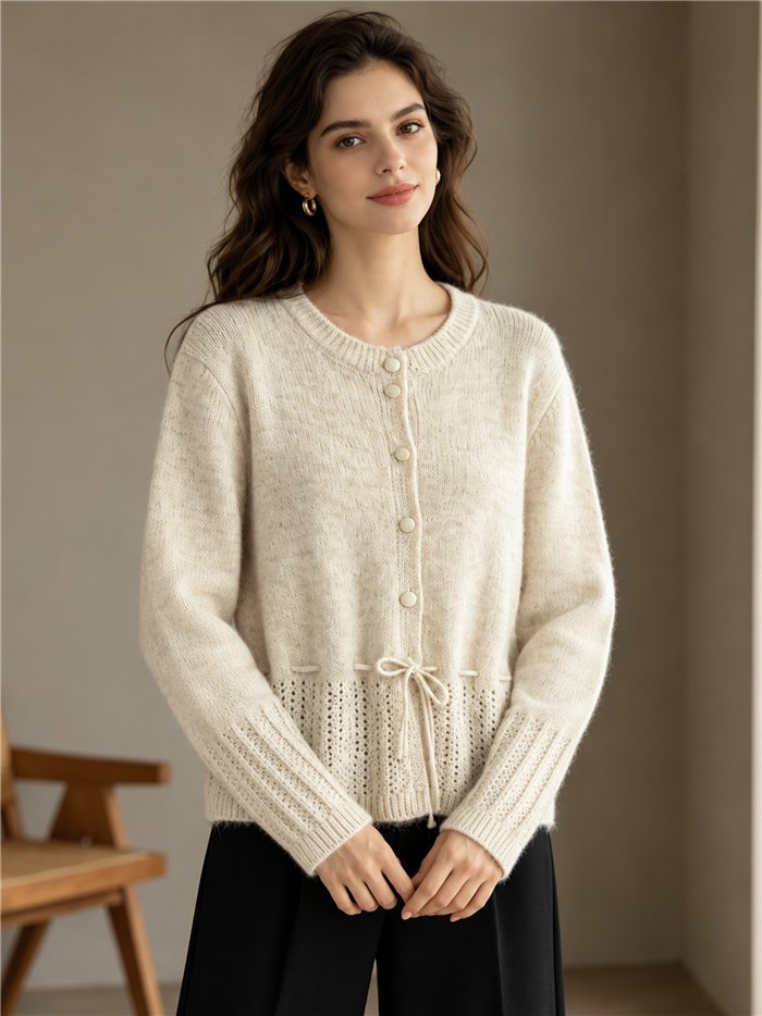 Strickjacke mit niedrigem Ausschnitt und verstellbarer Taille