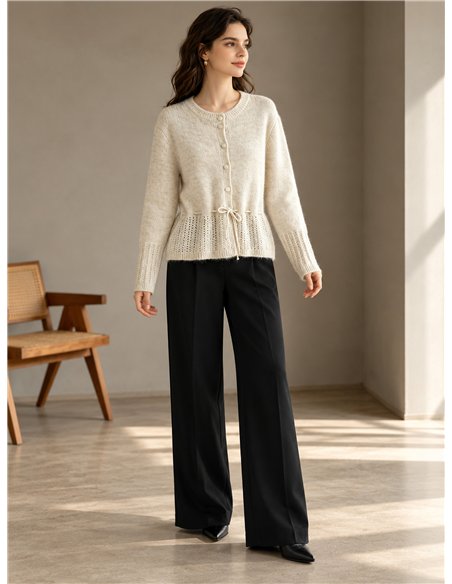 Strickjacke mit niedrigem Ausschnitt und verstellbarer Taille