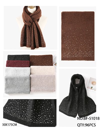 Sciarpa lavorata a maglia con strass sfumati 2