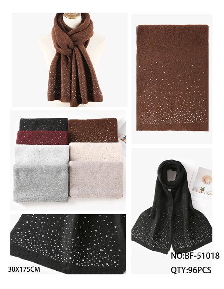 Sciarpa lavorata a maglia con strass sfumati