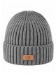 Gorro de malha canelada com aplique frontal