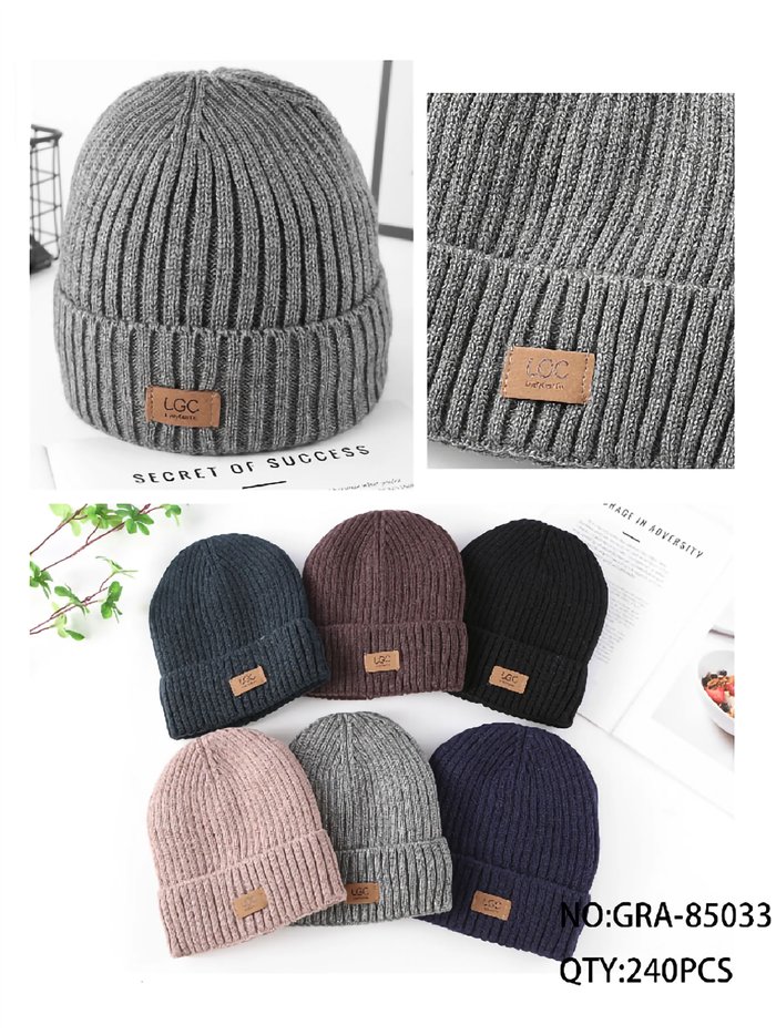 Gorro de malha canelada com aplique frontal