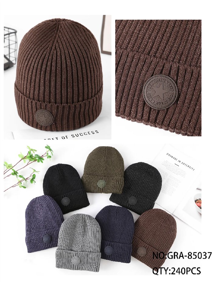 Gorro de punto canalé con aplique circular