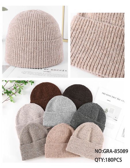 Gorro de punto canalé con brillo sutil