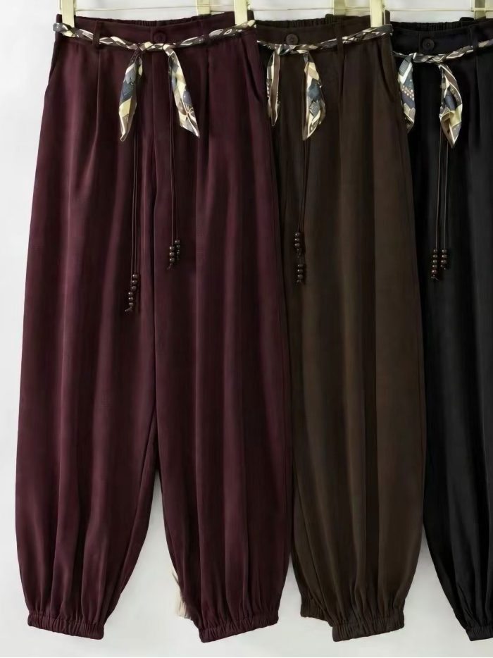 Pantalón jogger con cinturón pañuelo