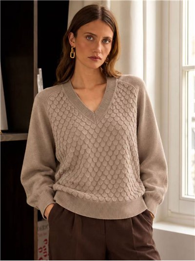 Jersey cuello pico con relieve de escamas