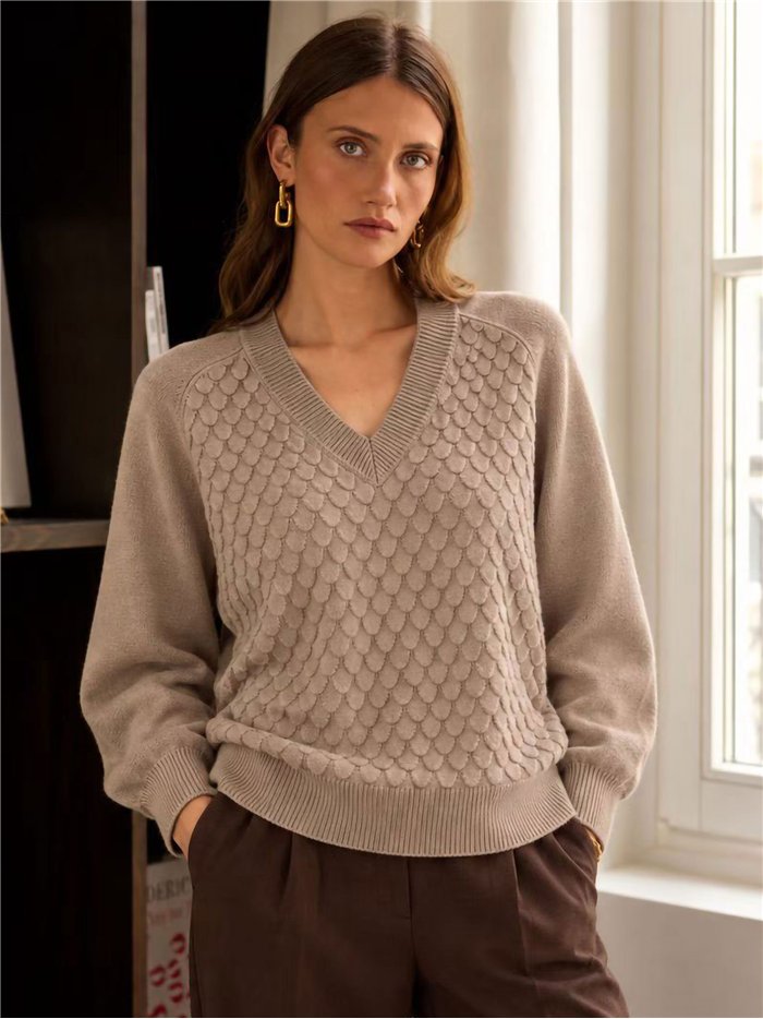 Jersey cuello pico con relieve de escamas
