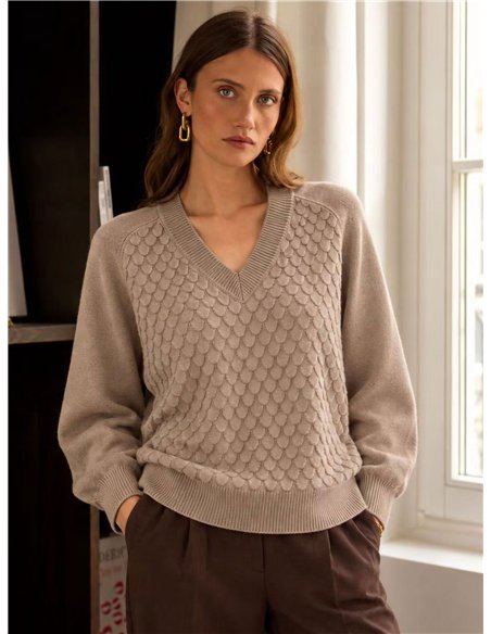 Jersey cuello pico con relieve de escamas