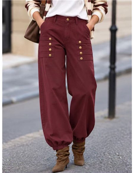 Pantalón jogger con botones dorados
