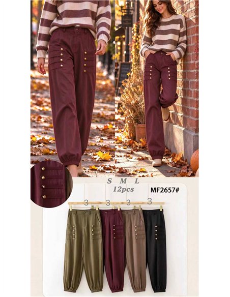 Pantalón jogger con botones dorados