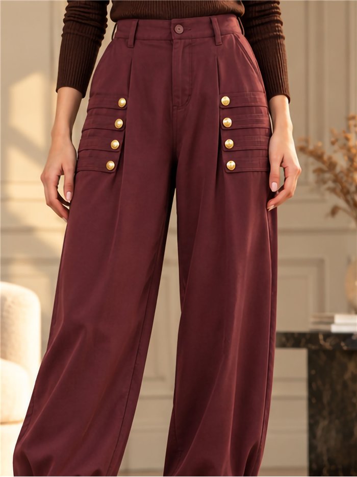 Pantalón jogger con botones dorados
