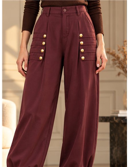 Pantalón jogger con botones dorados