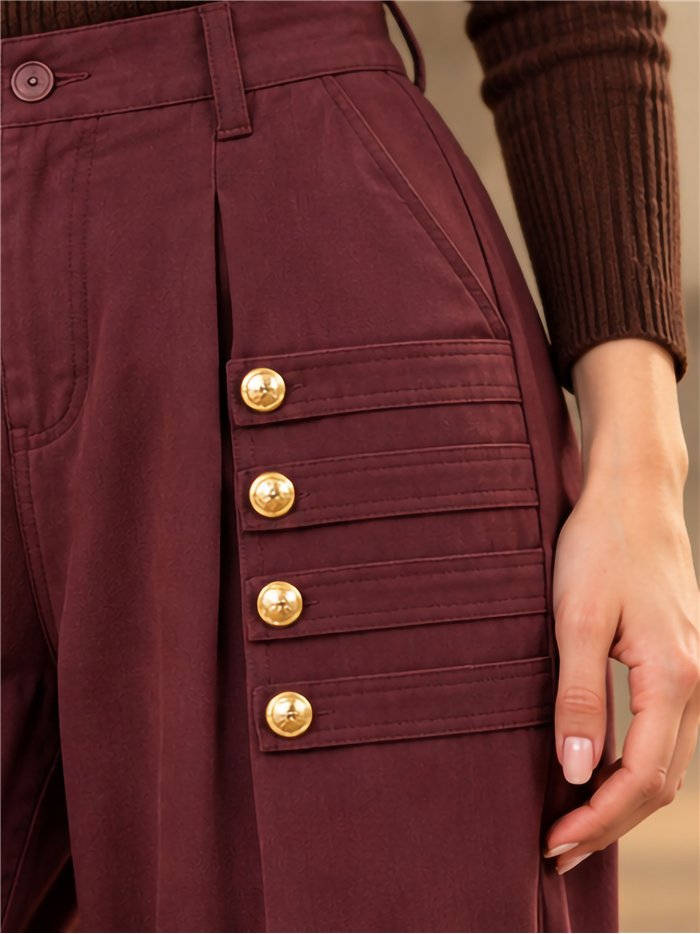 Pantalón jogger con botones dorados