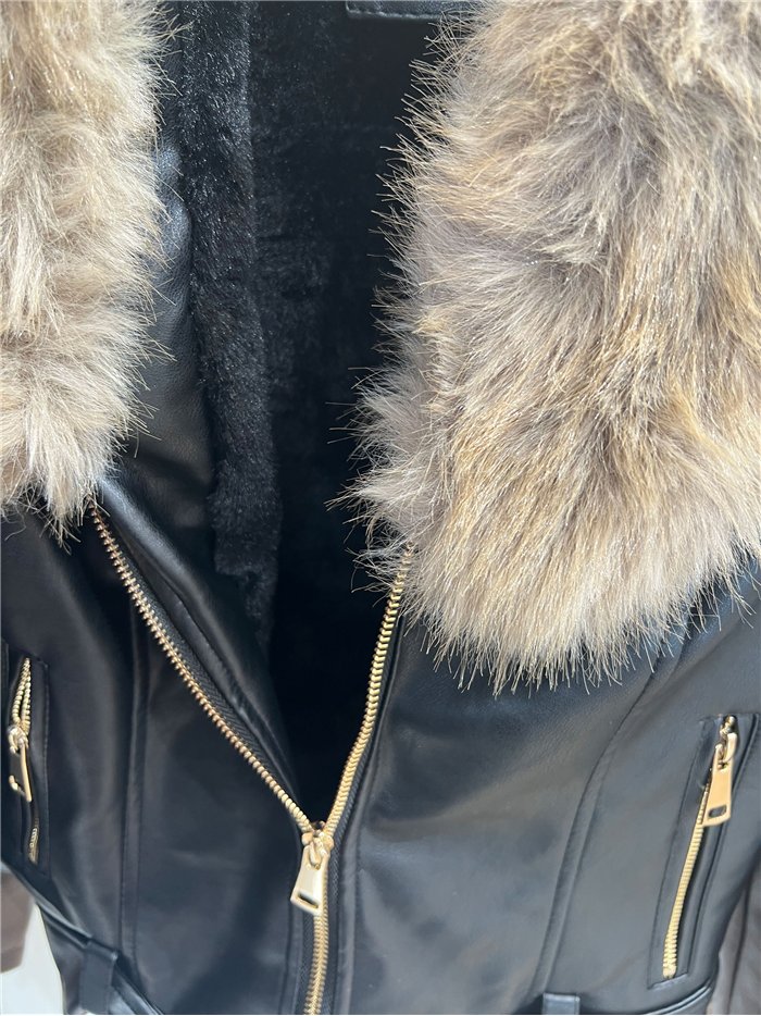 Giacca in similpelle con collo di pelliccia