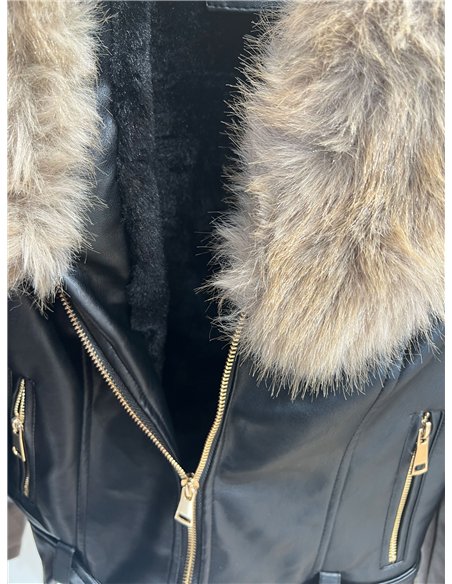 Giacca in similpelle con collo di pelliccia