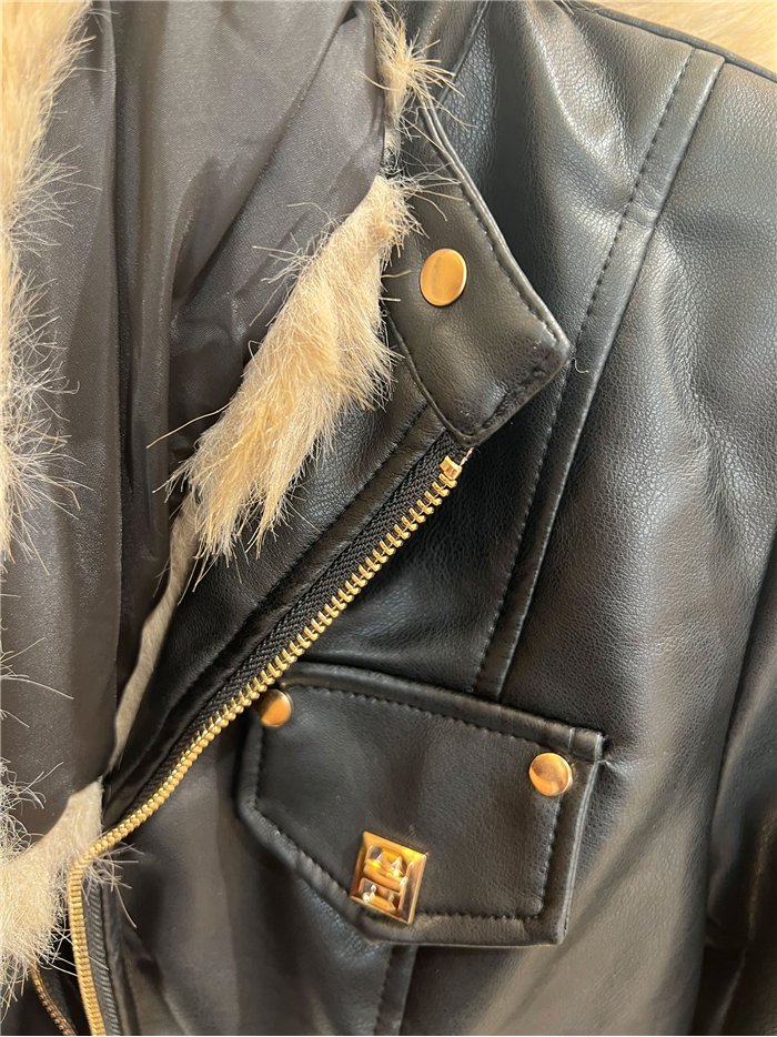 Giacca in similpelle con collo di pelliccia