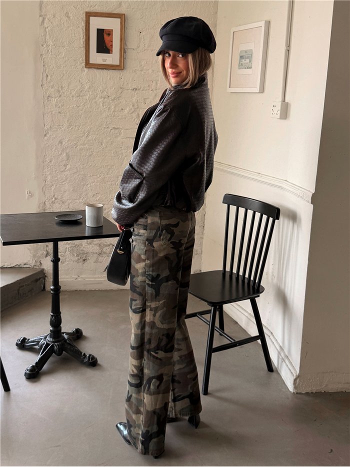 Jeans wide leg camuflaje con botones